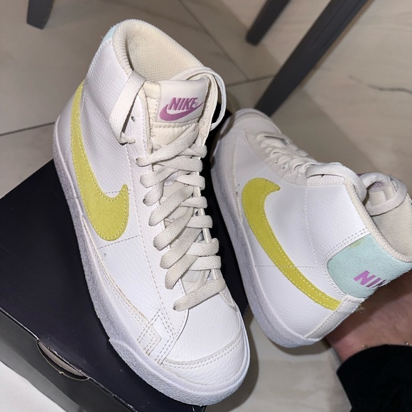 Nike Blazer Mid ‘77 - Picture 2 of 5